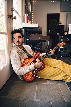 Blake Slatkin par Daniel Prakopcyk Blake Slatkin à la guitare.