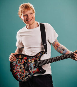 ed-sheeran-et-comic-splash-PSR-guitar-compr Ed Sheeran et sa Comic Splash guitar de chez PSR